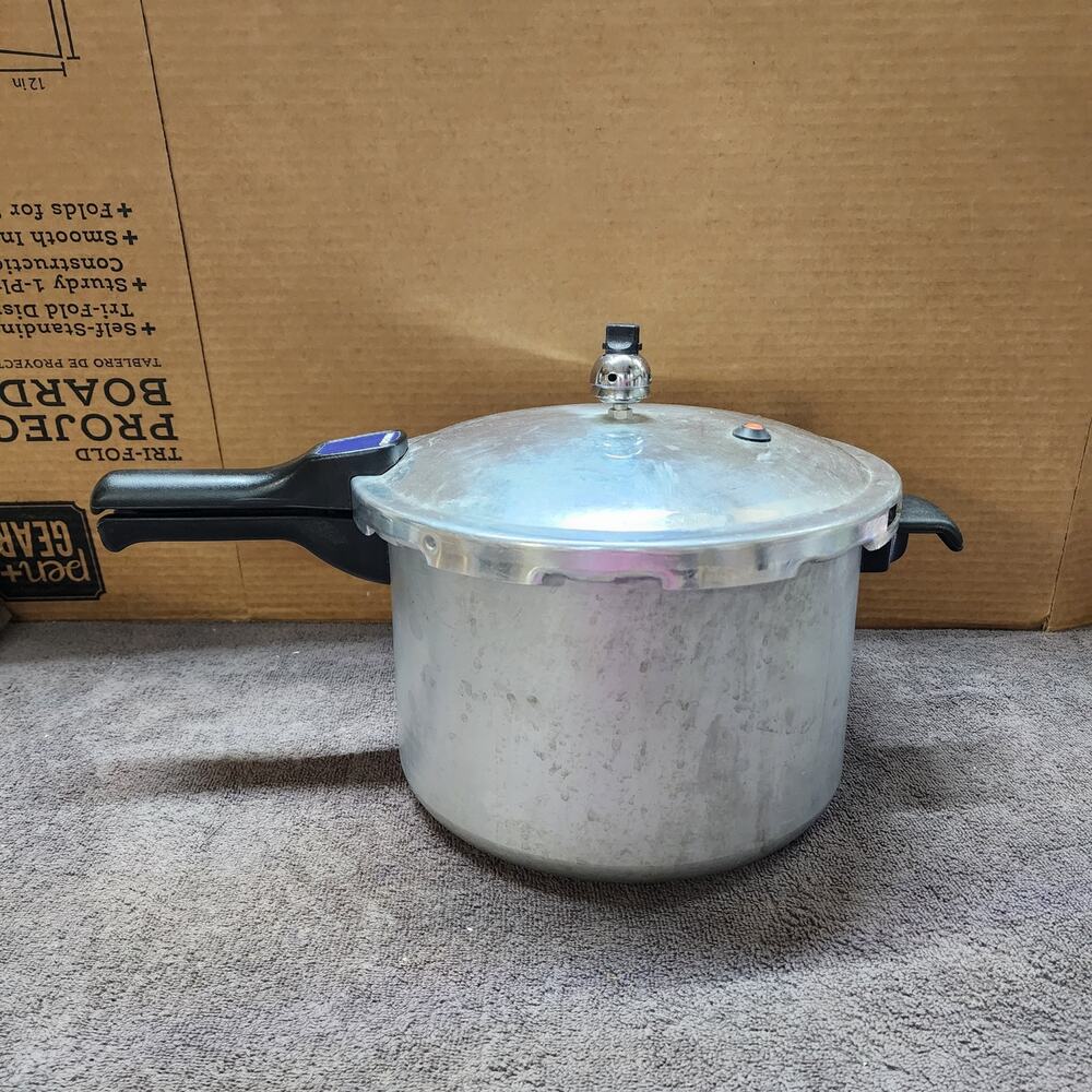 Mirror 8 Qt Pressure cooker 92080 good gasket and accessories W